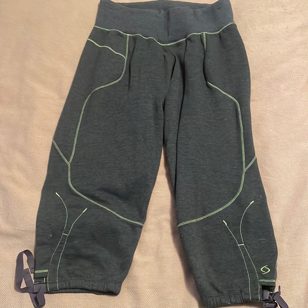 Moving comfort cropped sweat pant